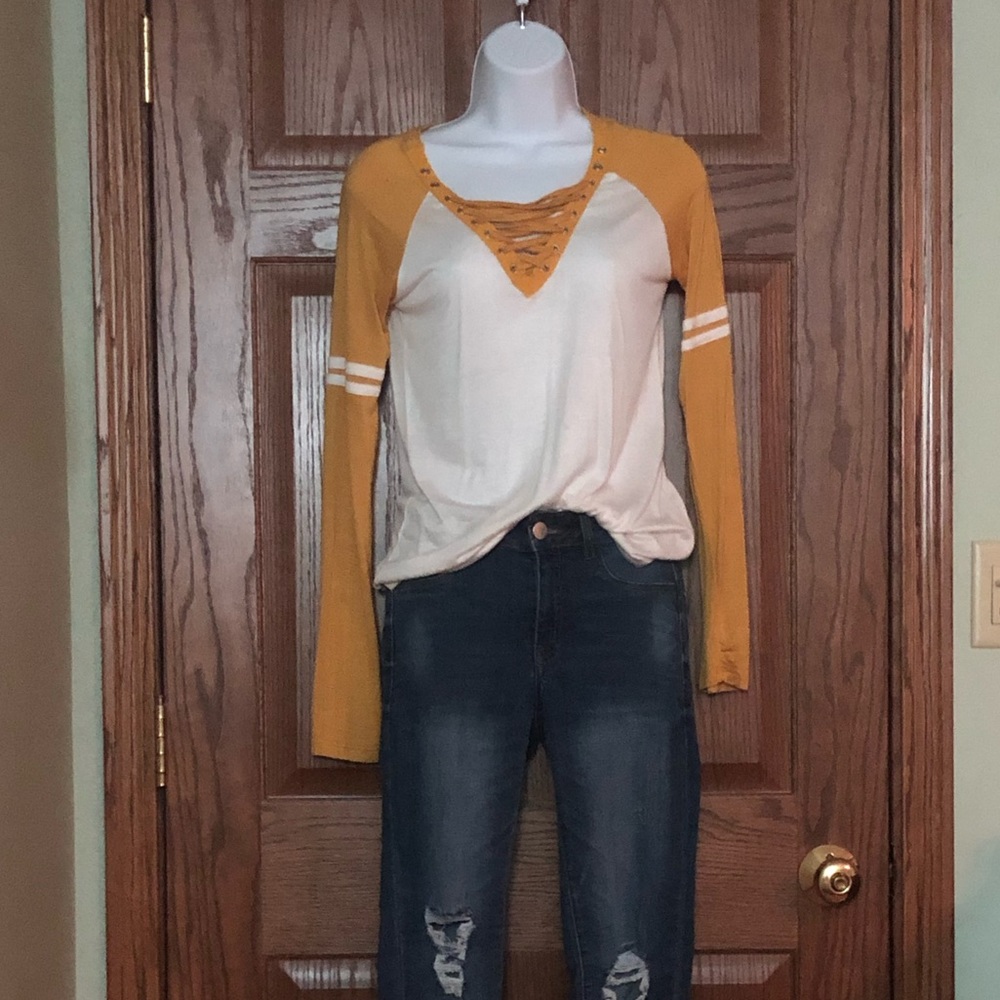 Long sleeve v-neck casual top size M